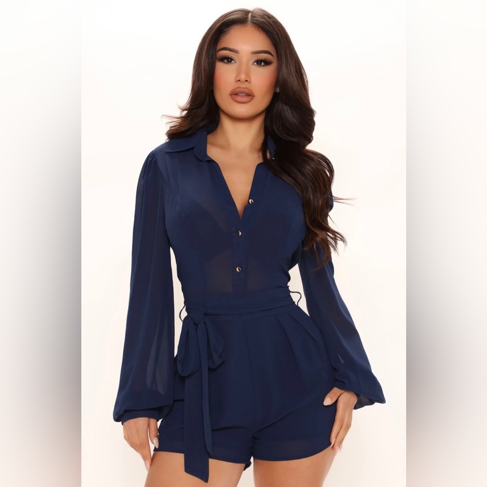 New Navy blue Fashion Nova romper XL. IT RUNS SMALL it’s more like M